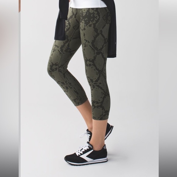 Lululemon Wunder Under Crop III *Full-On Luon
Ziggy Snake Fatigue Green - Picture 1 of 4